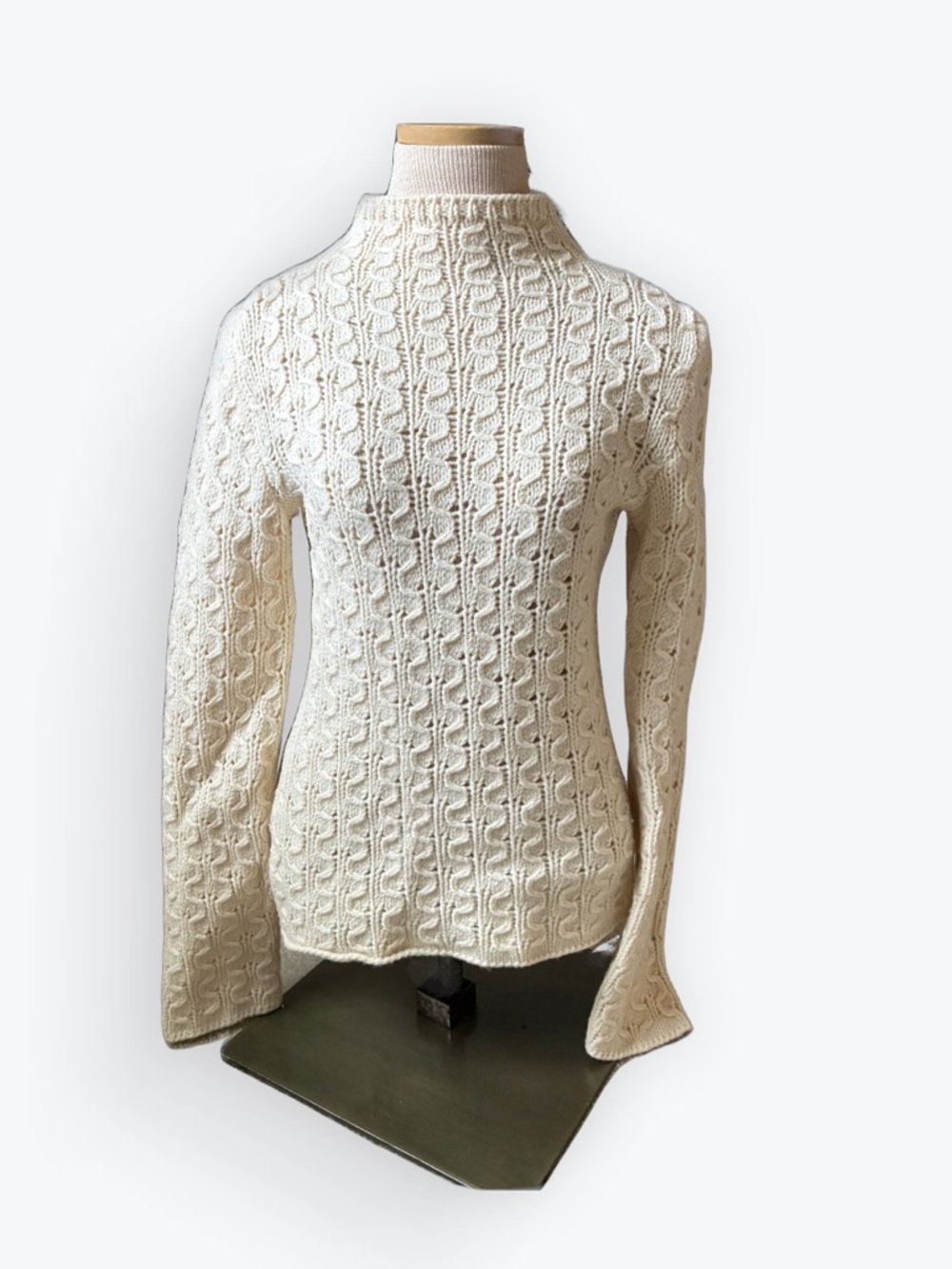 Beautiful Adrienne Vittadini Italian Merino Wool Cream Sweater